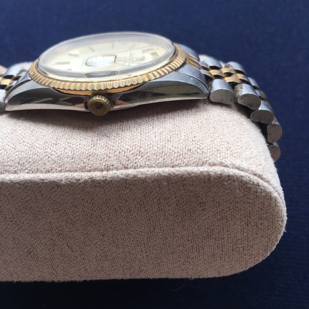Two-Tone Men’s Quartz Dress Watch - Gold & Silver - Picture 3 of 7